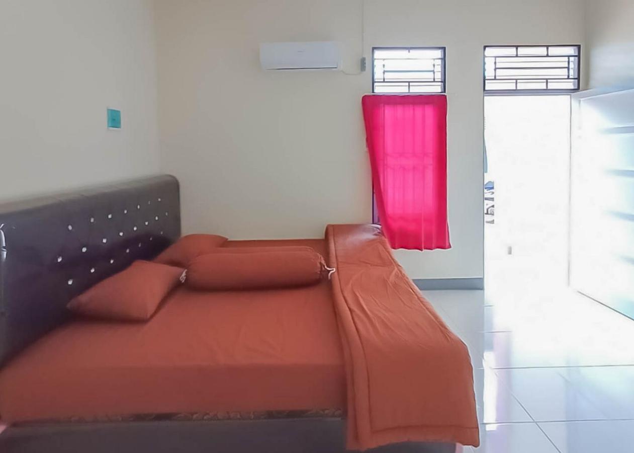 Homestay Verisha Mitra Reddoorz Singkawang Exterior foto